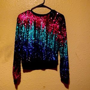 Sweater fits like a crop top